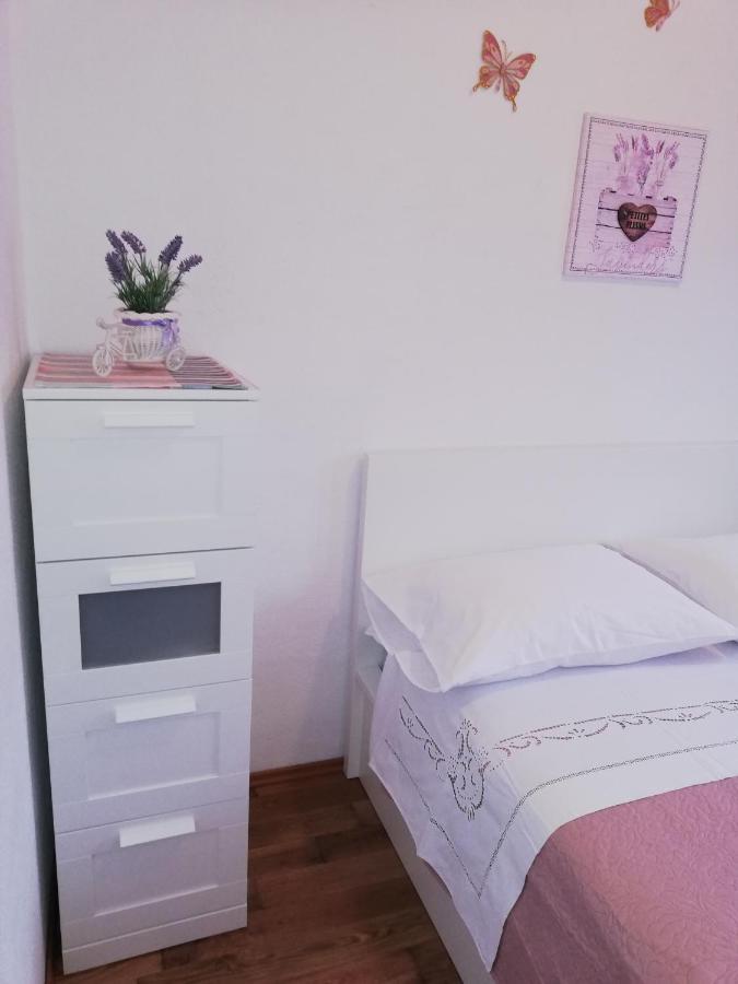 Apartment Pecarevic - A Holiday With A Stunning View Vis Exterior foto